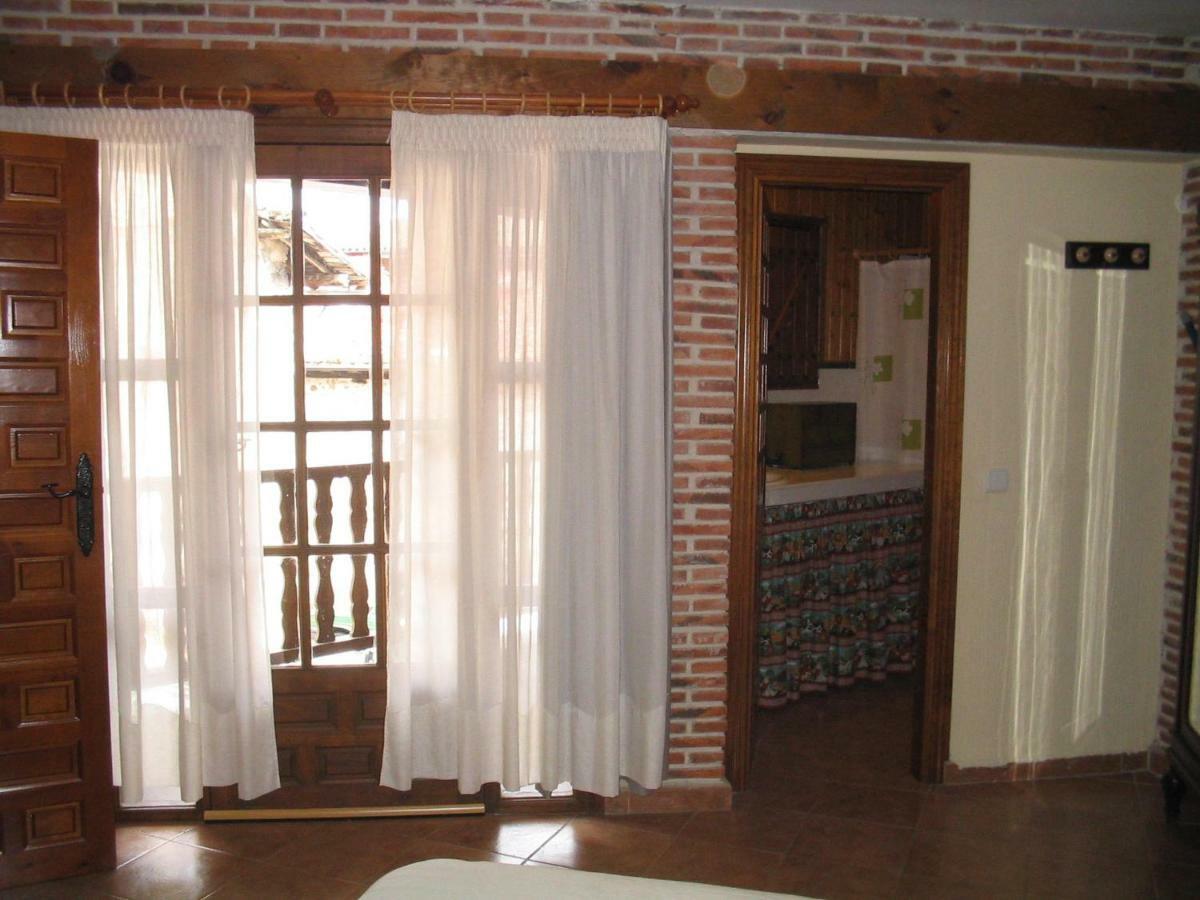 Casa Rural La Arana Piedralaves Exterior foto