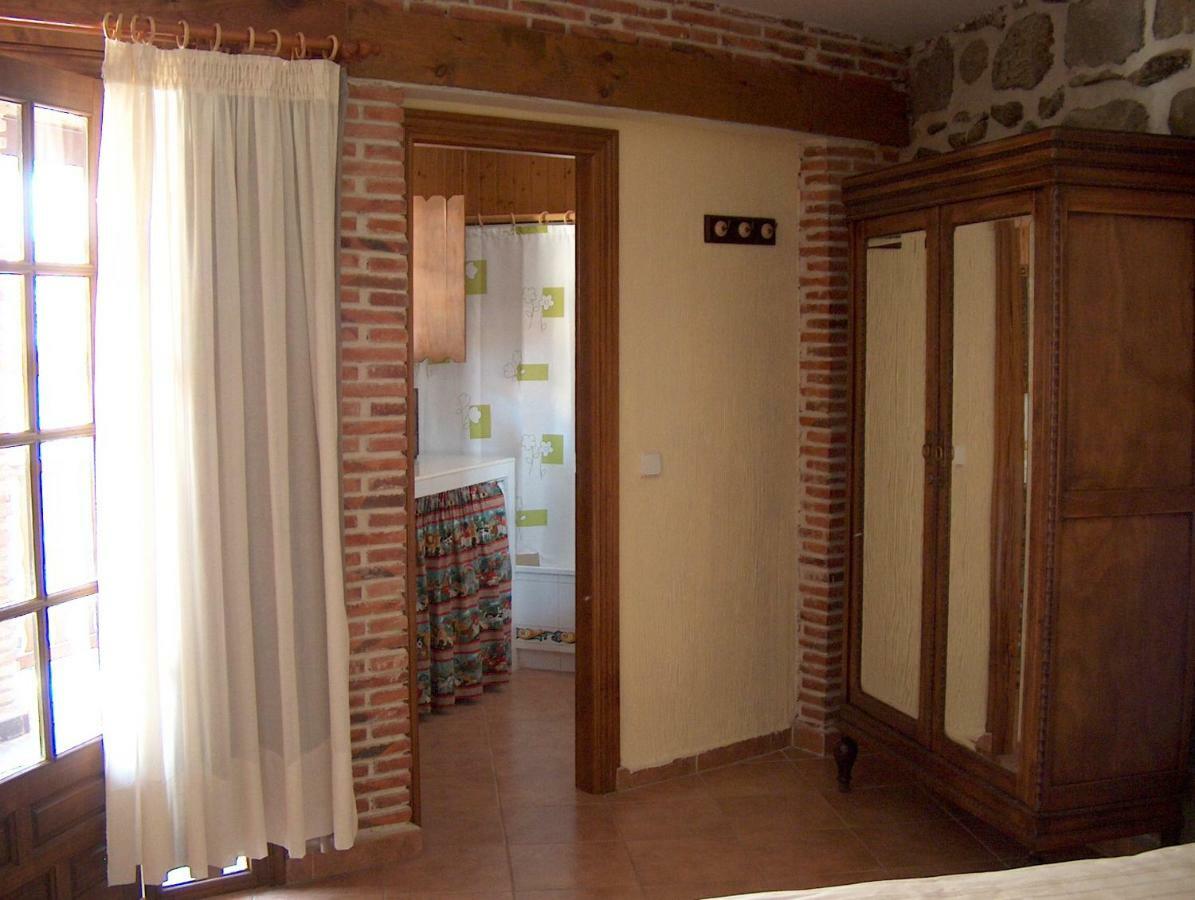 Casa Rural La Arana Piedralaves Exterior foto